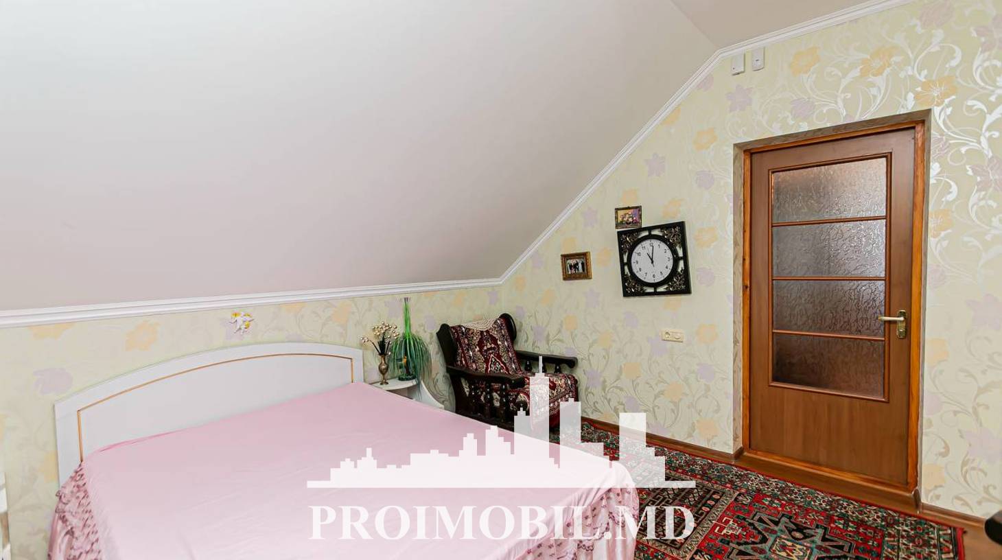 https://images.proimobil.md/u9imExRNgjGzNJpVUi0i32oOyCuc9-T-YcF2vmzJxRA/watermark:0.75:so:0:30:0.39/resize:fill:1460:816:1/gravity:ce/bG9jYWw6Ly8vZXN0YXRlL2xyLzBkNDZkM2E3LTU0NTgtNDNiNS1hMTY4LTM5MmJlM2QzZTNjMy5qcGVn