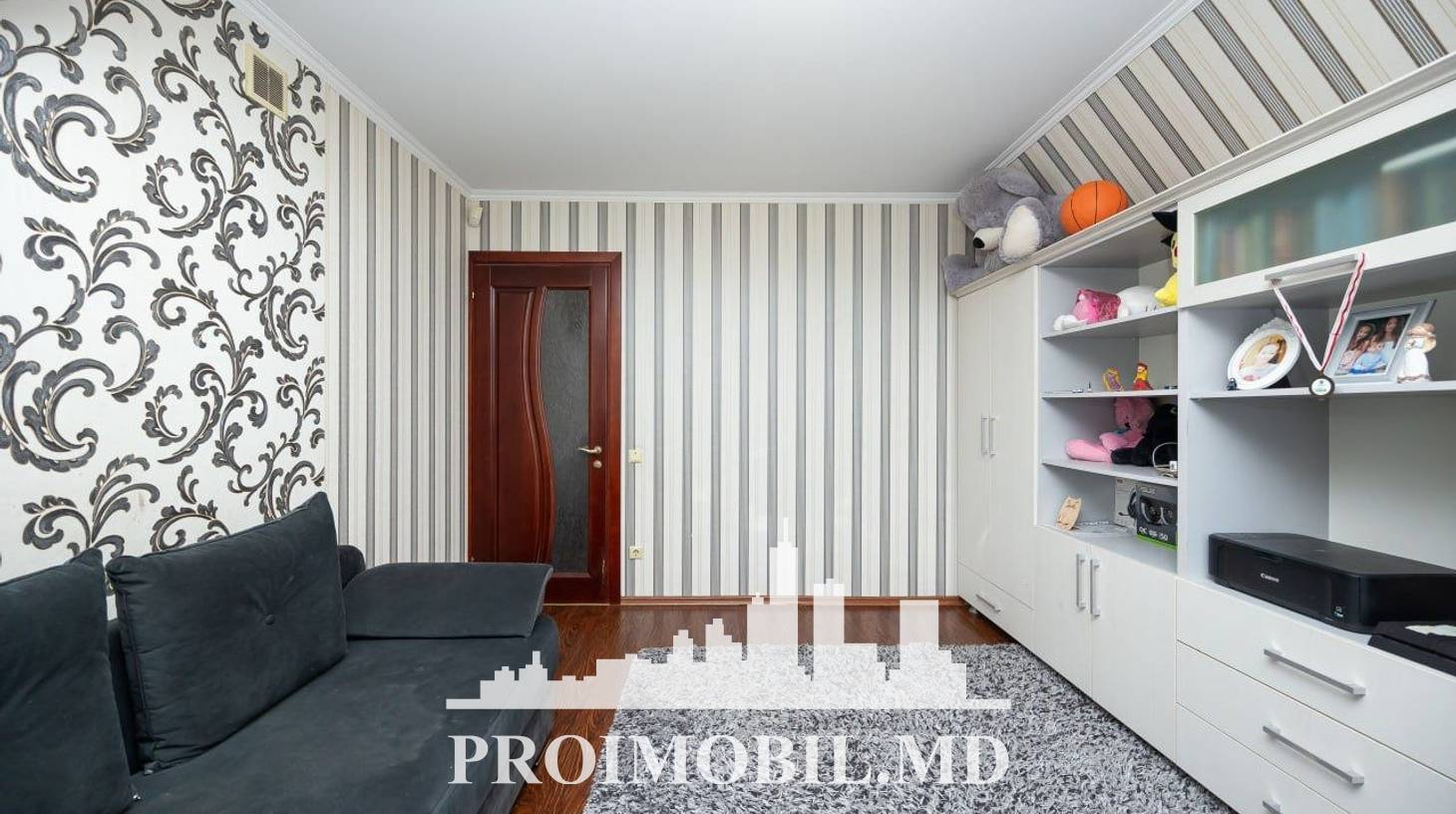https://images.proimobil.md/uBD0U5uTr85-MvCvUe2rGRNKLPVXgwo_VIoxjWcUOOA/watermark:0.75:so:0:30:0.39/resize:fill:1460:816:1/gravity:ce/bG9jYWw6Ly8vZXN0YXRlL2xyLzZjMTJiYzE2LWU1NWQtNGI4Zi05Y2NhLTFiNzZjZDhkYjQwMi5qcGVn