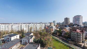 https://images.proimobil.md/uIBlakEg-b3y_6Aaopx4mYEUvIZE0HVMu2Cr0JkhoeI/resize:fill:350:198:1/gravity:ce/bG9jYWw6Ly8vZXN0YXRlL2xyL2Y1MDY4NDRkLWUxNGItNDkzNC05ZDUxLTVmOWRiZDlkNTczMC5qcGVn