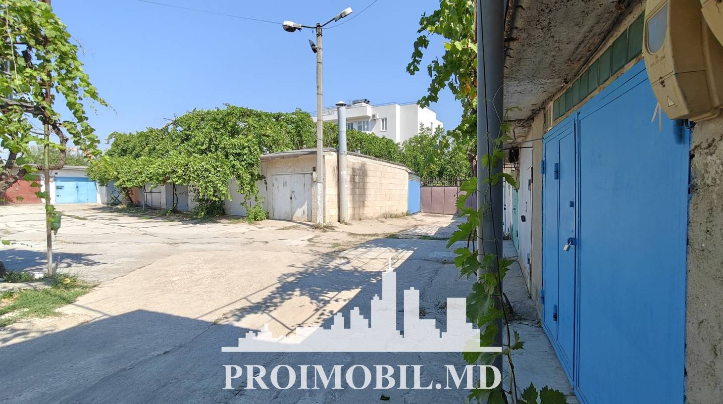 https://images.proimobil.md/uIylX4diGtT0AQ1Q28N8_xx_3AwEi16DbZwqE3llNwc/watermark:0.75:so:0:30:0.39/resize:fill:1460:816:1/gravity:ce/bG9jYWw6Ly8vZXN0YXRlL2xyLzA1YzgyYThiLTU3ZTMtNGQ3Zi04MmVhLTkyNzJmYzJjMDk5My5qcGVn