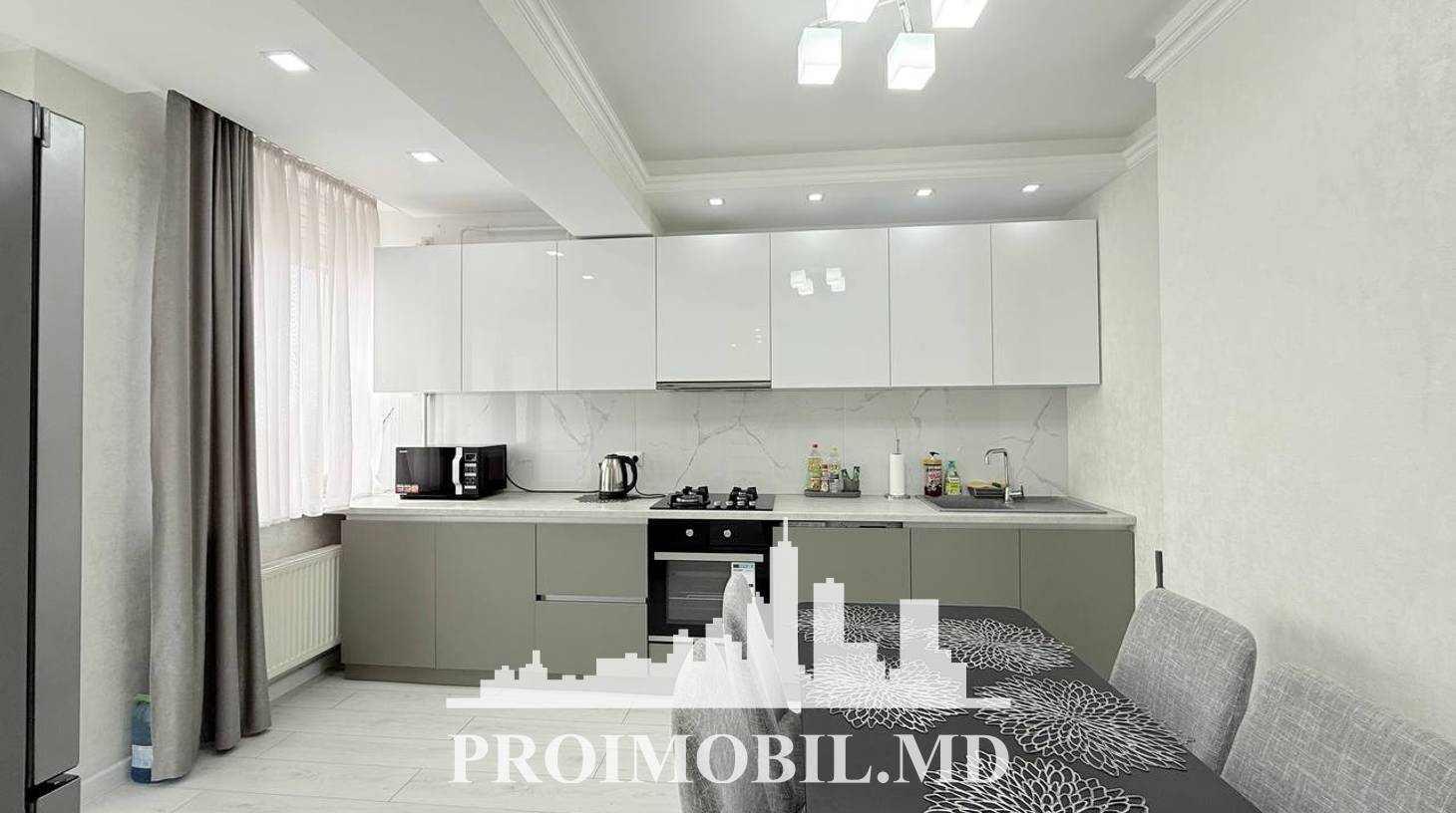 https://images.proimobil.md/uKZEf2qryHa251FwlxAufrFcRnOwMLuOe9pbydmPI7A/watermark:0.75:so:0:30:0.39/resize:fill:1460:816:1/gravity:ce/bG9jYWw6Ly8vZXN0YXRlL2xyL2NhNDgxZmNjLTlmZjUtNGM1Yy1hZDgwLWRkNjcwYTE4ZGRlNS5qcGVn