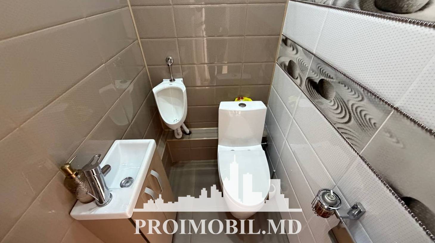 https://images.proimobil.md/uP8bgw8fLnV6V31v8DHwcMi2r85hodC_3m2rt1fcG2A/watermark:0.75:so:0:30:0.39/resize:fill:1460:816:1/gravity:ce/bG9jYWw6Ly8vZXN0YXRlL2xyL2ZlNTIwYjZlLTYwZjItNDIwZi1hNDVjLWQxNWVkZWQ1ZWI1YS5qcGVn