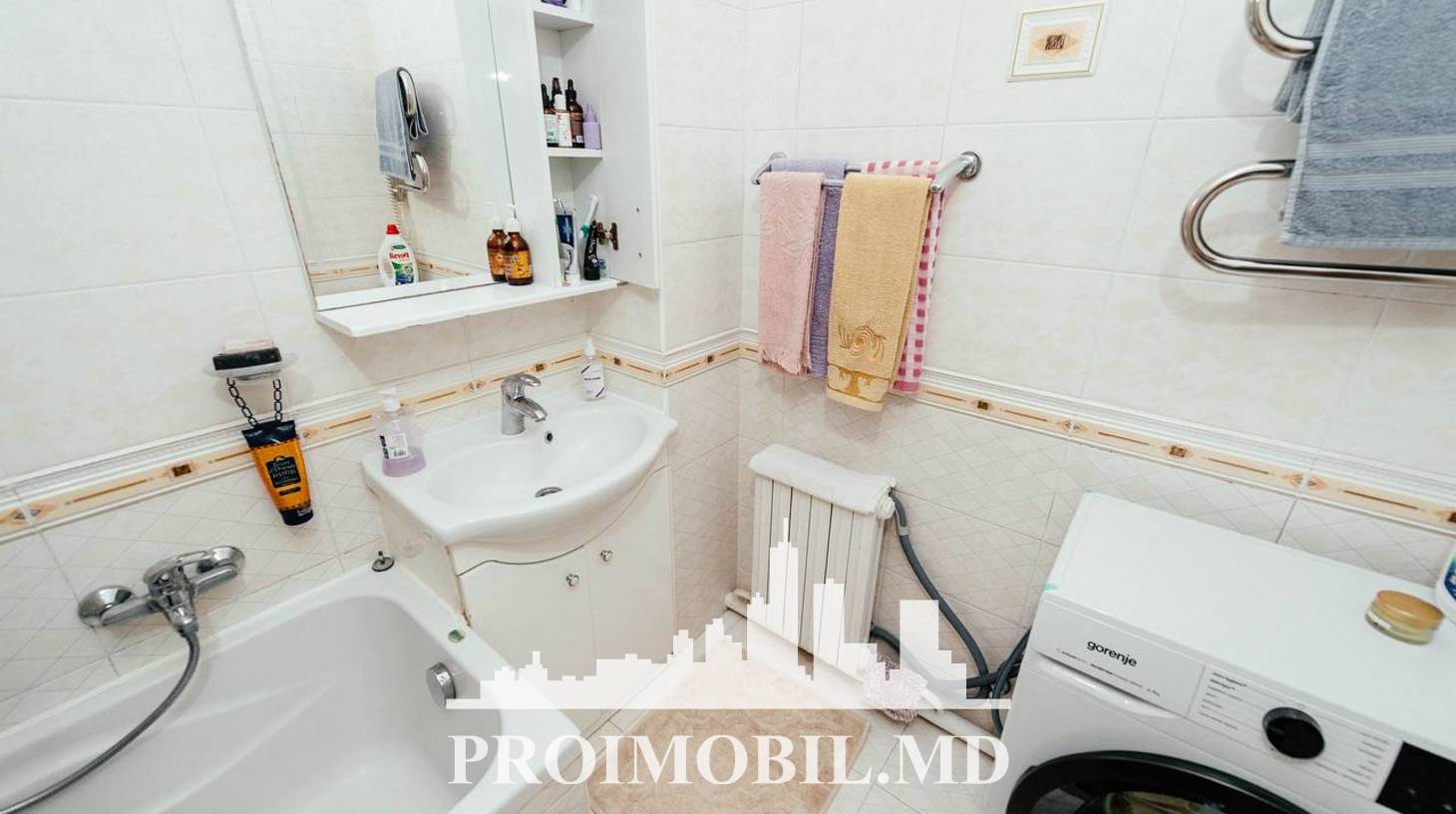 https://images.proimobil.md/uSBMbePgTWfARCjrSdqieswVIuU0k5QC-PkjXTW0ItA/watermark:0.75:so:0:30:0.39/resize:fill:1460:816:1/gravity:ce/bG9jYWw6Ly8vZXN0YXRlL2xyLzJjNzc3MjliLWFkNTgtNDExNC1iNGJjLTU1YTc2ZjMzN2MyYi5qcGVn