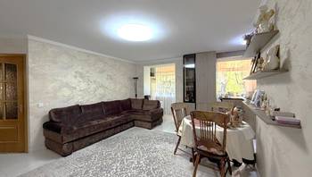 https://images.proimobil.md/uUjBkUvlJJ8jsoJHdXlb4dvH0BWww0t-X_SClEZBANg/resize:fill:350:198:1/gravity:ce/bG9jYWw6Ly8vZXN0YXRlL2xyLzdmZmZiNzY2LTQ2MjMtNDM4YS1iMWEzLTliOGYxNTQ1MTI1Zi5qcGVn