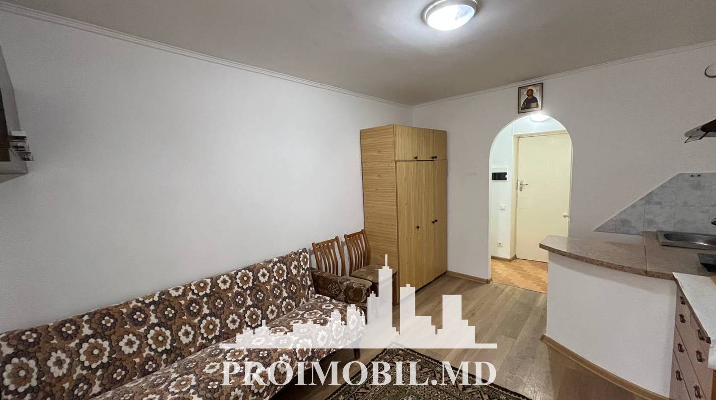 https://images.proimobil.md/uW2rSqOEWyBlArhiSCV9hRP1FLeCmw5sgo2N43c0Z3A/watermark:0.75:so:0:30:0.39/resize:fill:1460:816:1/gravity:ce/bG9jYWw6Ly8vZXN0YXRlL2xyL2YxNzlkM2ZjLWYxY2YtNGQ1NC1iMzU4LTgxZmMzYTBhNWUxOS5qcGVn
