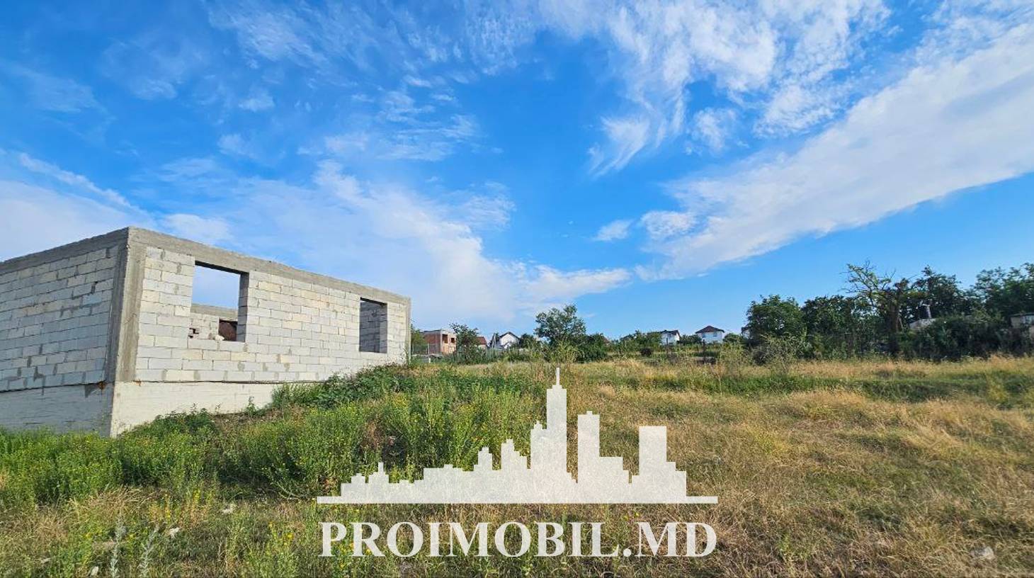 https://images.proimobil.md/uZCWuaiVuKBstiInlEPD9MeocS7zge5Wn4dIZEfweig/watermark:0.75:so:0:30:0.39/resize:fill:1460:816:1/gravity:ce/bG9jYWw6Ly8vZXN0YXRlL2xyLzEwYjVmZmNiLTQxNTMtNDM4OS05NTI3LWRjOTM1NGRlMjlkMS5qcGVn