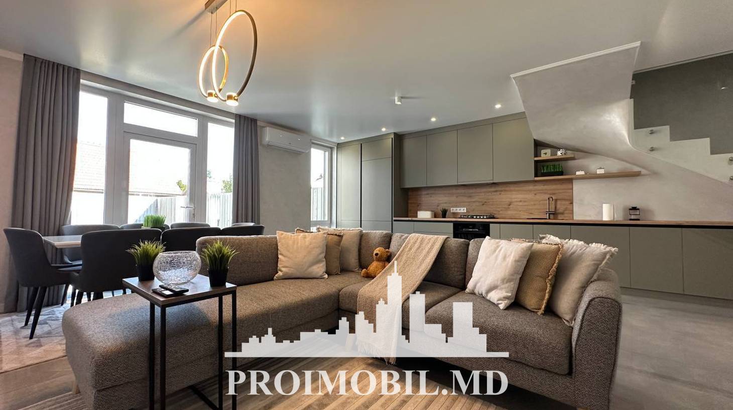 https://images.proimobil.md/uZcIfGq1-npYlqGDO4ksm6HqSVJ88n8ihSW41aubHrU/watermark:0.75:so:0:30:0.39/resize:fill:1460:816:1/gravity:ce/bG9jYWw6Ly8vZXN0YXRlL2xyLzQ1NWNlM2EzLTMwOGUtNDZkYy1hOTQzLTY0ZTM5ZTU4ODk1NS5qcGVn