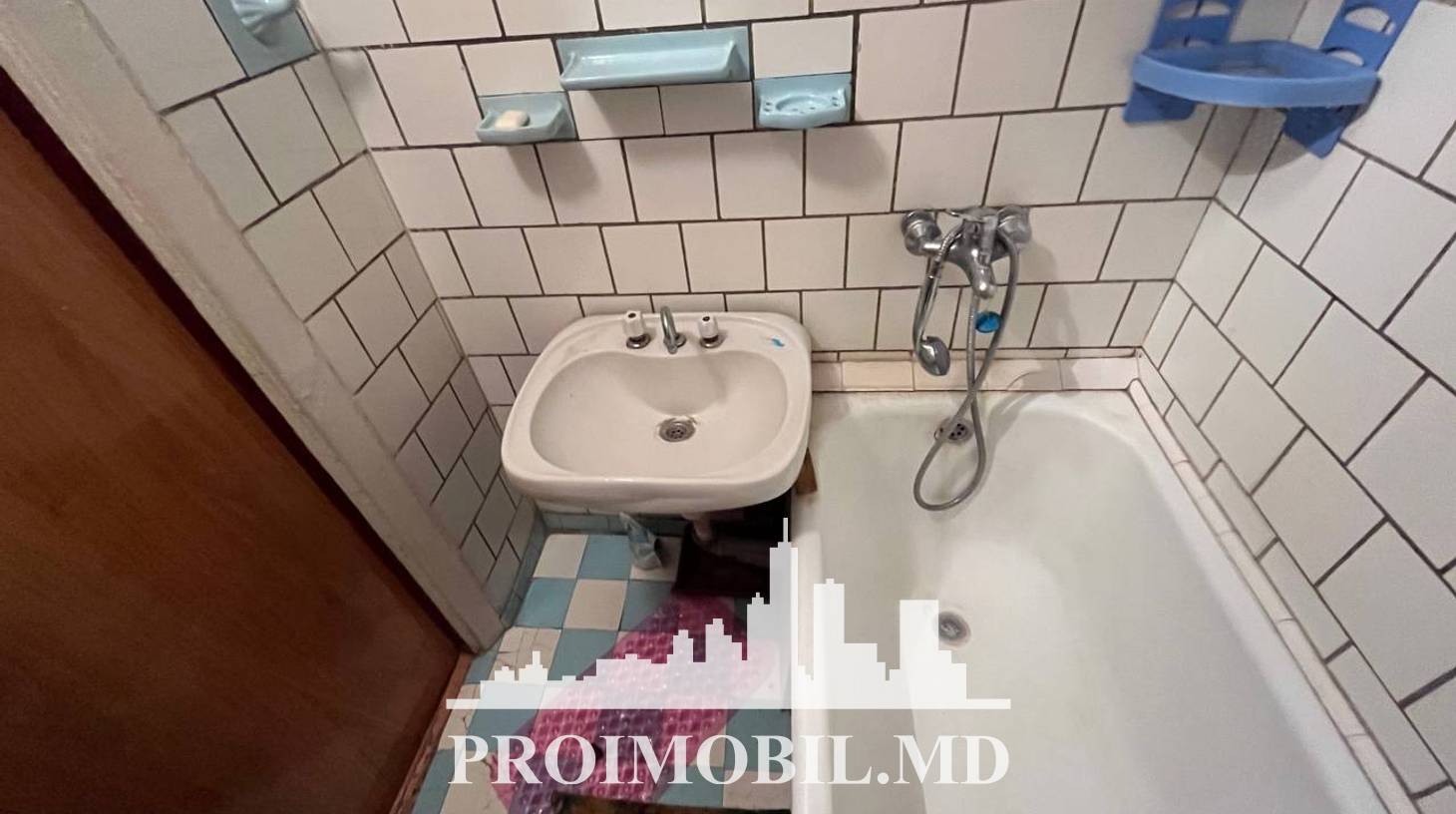 https://images.proimobil.md/ucnmIN5QcsSwabVQym_ZvPuQT_R4bRQhVe_ZY-tmrKM/watermark:0.75:so:0:30:0.39/resize:fill:1460:816:1/gravity:ce/bG9jYWw6Ly8vZXN0YXRlL2xyL2Y3NTAwN2FkLTY5M2UtNDAyYS1iZmQ2LTQ1MWY2OTkzODEwZi5qcGVn