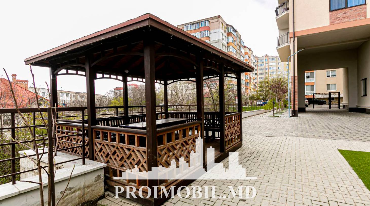 https://images.proimobil.md/uh5u7YjLG9ZLVHmoVD5TFV_Y12Z_alTCS07GTpKZluc/watermark:0.75:so:0:30:0.39/resize:fill:1460:816:1/gravity:ce/bG9jYWw6Ly8vZXN0YXRlL2xyL2Y5NTRmNzM0LTI3MGQtNDVhYS05MGM4LTMxMmM5MTUwNDRkZi5qcGVn