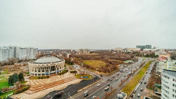 https://images.proimobil.md/ujMnVWMf5znn-OZ6JrjReGgUm6GaZcig85Xt-TwYJz4/resize:fill:350:198:1/gravity:ce/bG9jYWw6Ly8vZXN0YXRlL2xyLzk2ZmI4YjhiLWQ4NzctNGFmMy05MzM2LTU3MTAyODkwNmQ4NC5qcGVn