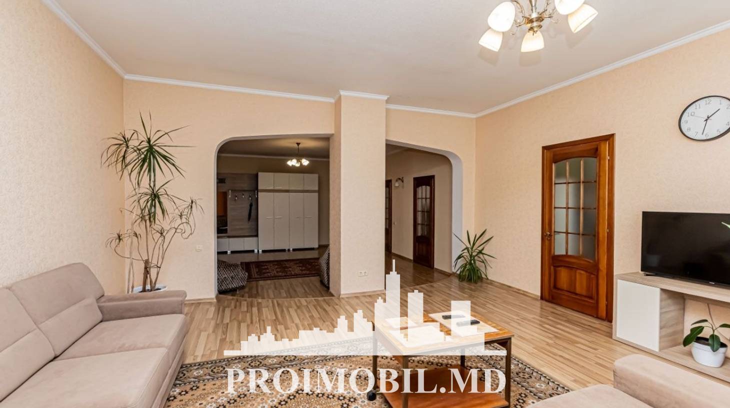 https://images.proimobil.md/ulp2_BGIqeGTYZ43GJJLfvAUztmdfo6QBYnodgn4JrE/watermark:0.75:so:0:30:0.39/resize:fill:1460:816:1/gravity:ce/bG9jYWw6Ly8vZXN0YXRlL2xyLzVlMDUxMzBjLTQ5NGMtNGVmOC1hODFmLWJkMGMwZDMyNmEyMi5qcGVn