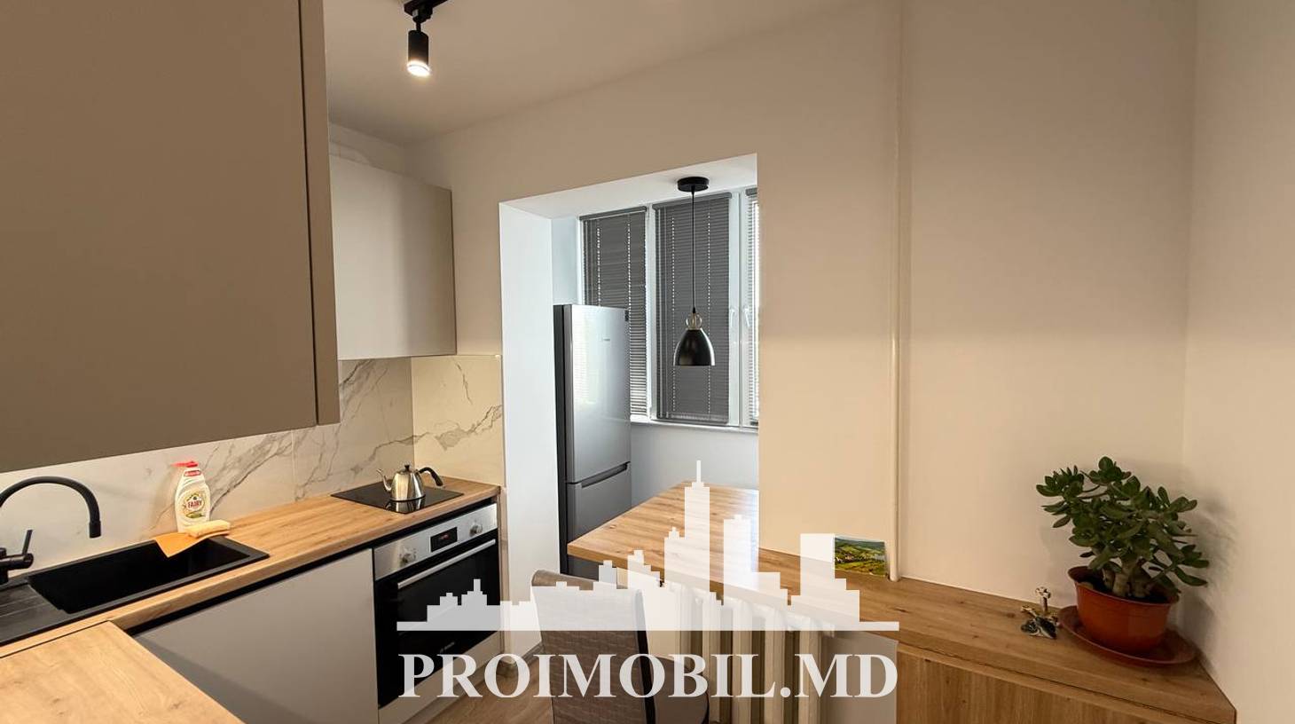 https://images.proimobil.md/umT0hUNN6a3gXQifEzgLvkyiaCKyt9JVwkgDa51yZaU/watermark:0.75:so:0:30:0.39/resize:fill:1460:816:1/gravity:ce/bG9jYWw6Ly8vZXN0YXRlL2xyLzIxMTk0NzNkLTNlNjktNDMzNi1hYjQ3LTgzMDI5ODE5N2JlYS5qcGVn