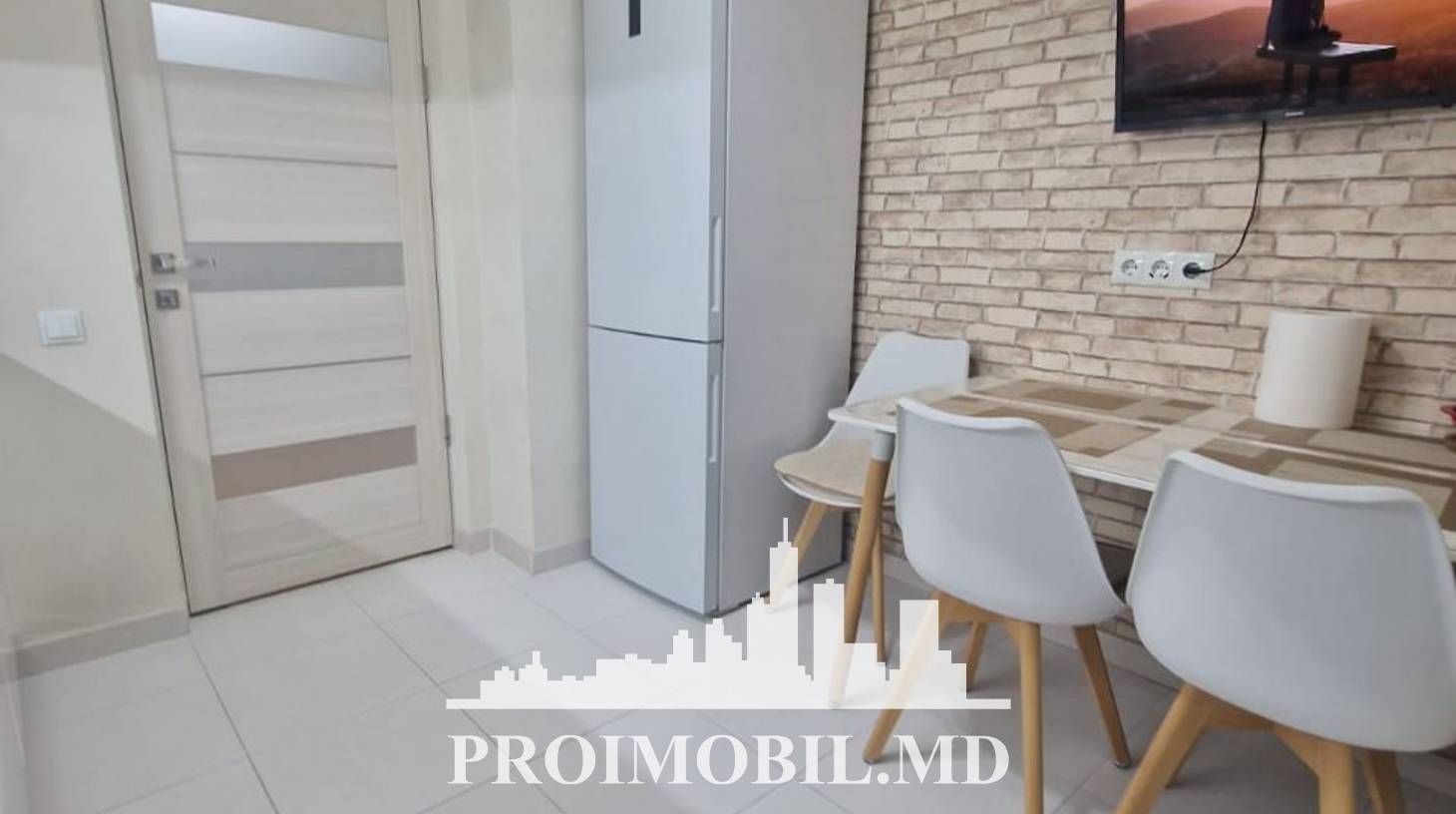 https://images.proimobil.md/unueWAKKecSaFAXciyQoc9CqonM9Kwp1TRbFtXGj7h8/watermark:0.75:so:0:30:0.39/resize:fill:1460:816:1/gravity:ce/bG9jYWw6Ly8vZXN0YXRlL2xyLzdlYjYxN2YzLTg3ZmItNDIwOC05ZTU5LWFlYmY5OGU1NGExNC5qcGVn