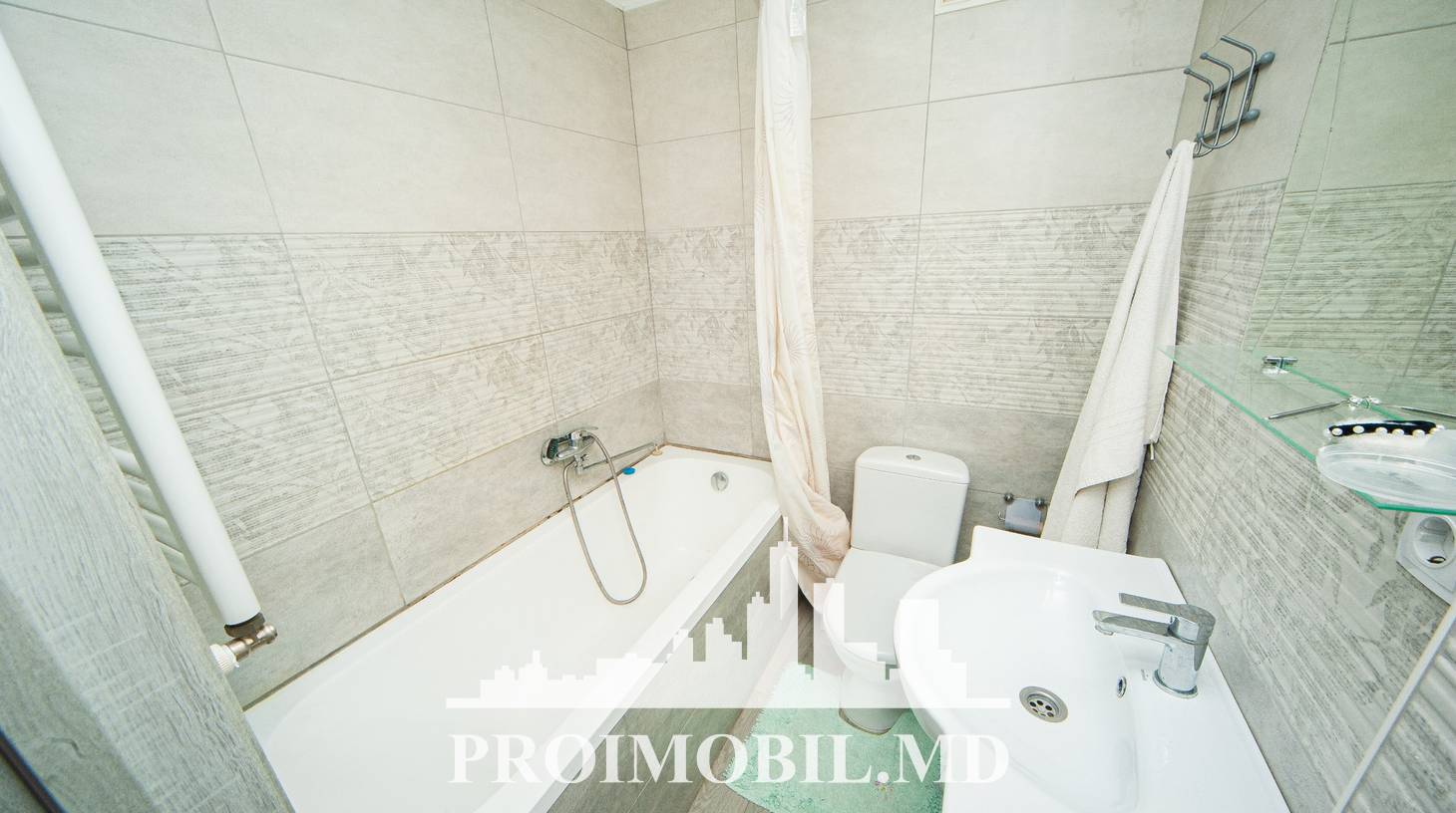 https://images.proimobil.md/uqL14uiMMT0FUr6ahFpxUdGNKkqykPJ5pCsbrNdCf40/watermark:0.75:so:0:30:0.39/resize:fill:1460:816:1/gravity:ce/bG9jYWw6Ly8vZXN0YXRlL2xyLzVhMTllNzkyLThkNzMtNDdjMy1hMTllLTc0MDA5YjU0NDExNy5qcGVn