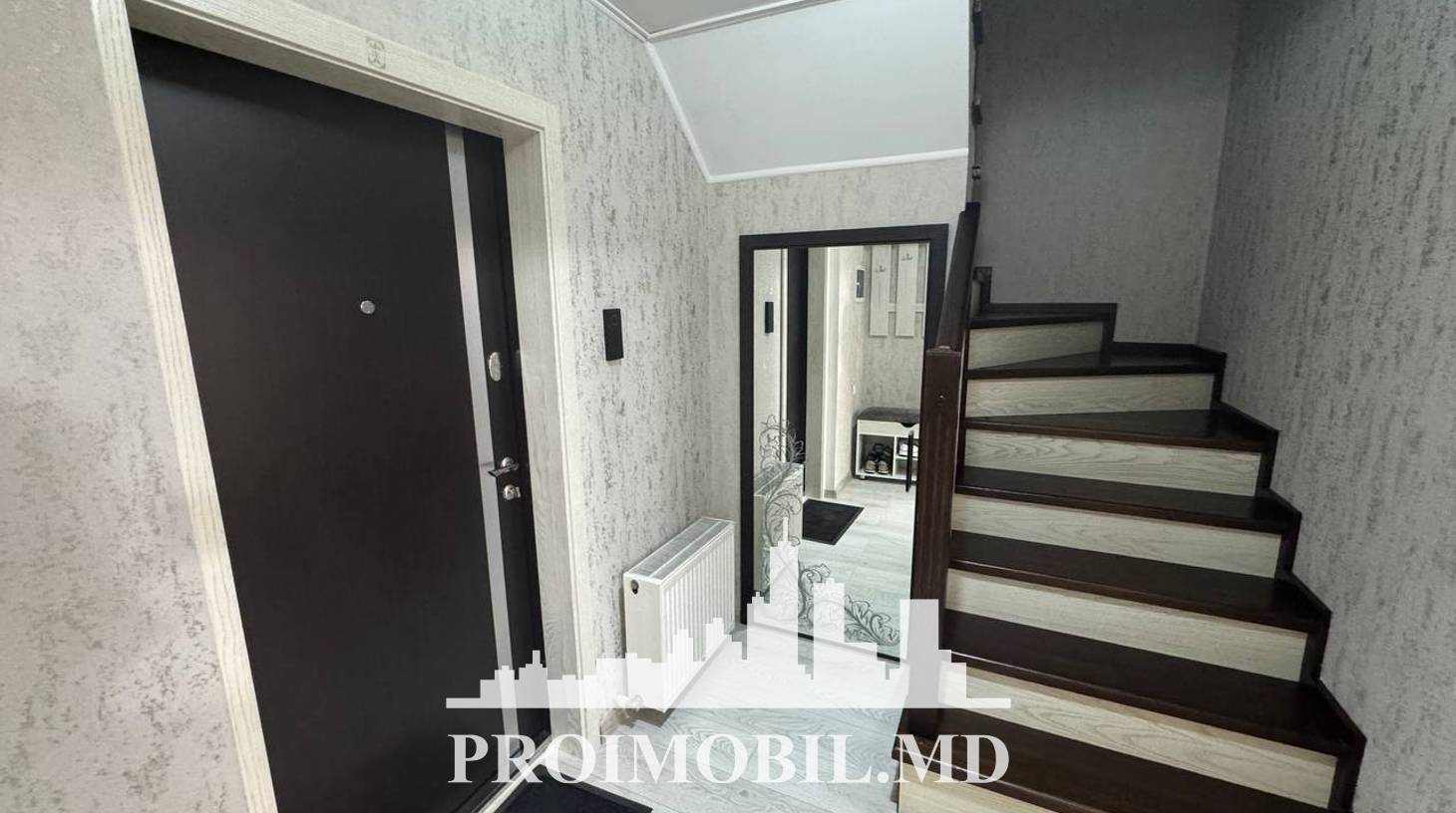 https://images.proimobil.md/uqlNv-mpVVXbZeb-76tYwH0q1NkNjf1v8VetFZYtAl0/watermark:0.75:so:0:30:0.39/resize:fill:1460:816:1/gravity:ce/bG9jYWw6Ly8vZXN0YXRlL2xyLzNlZjcyNWJjLWJkNGItNGVlYS05NjZlLTE3NGQ1ZDZhNzBlZS5qcGVn