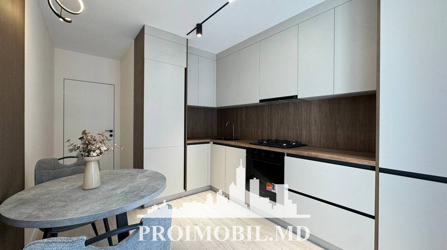 https://images.proimobil.md/utqaeCRBFdv3TqnWqGZvUoDk2HPXSXERg6p1DJbzKDs/watermark:0.75:so:0:30:0.39/resize:fill:1460:816:1/gravity:ce/bG9jYWw6Ly8vZXN0YXRlL2xyL2NiZjJlNjljLTM2NjgtNDM3OS05ZGZjLTU4ZGQ1OTVjYmFlMy5qcGVn