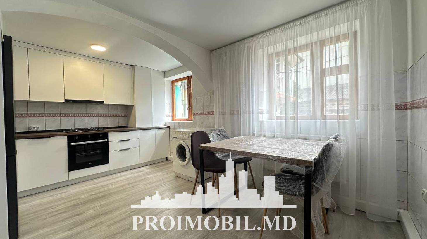 https://images.proimobil.md/uuanwnay-weidLPZOpSEchz-cO8dNG4K0Ax6TQOkaWM/watermark:0.75:so:0:30:0.39/resize:fill:1460:816:1/gravity:ce/bG9jYWw6Ly8vZXN0YXRlL2xyL2IxZDQ1NTBmLTNiYjAtNDczMy1hNjhmLTZjMDZlNGIxZWE3Yi5qcGVn