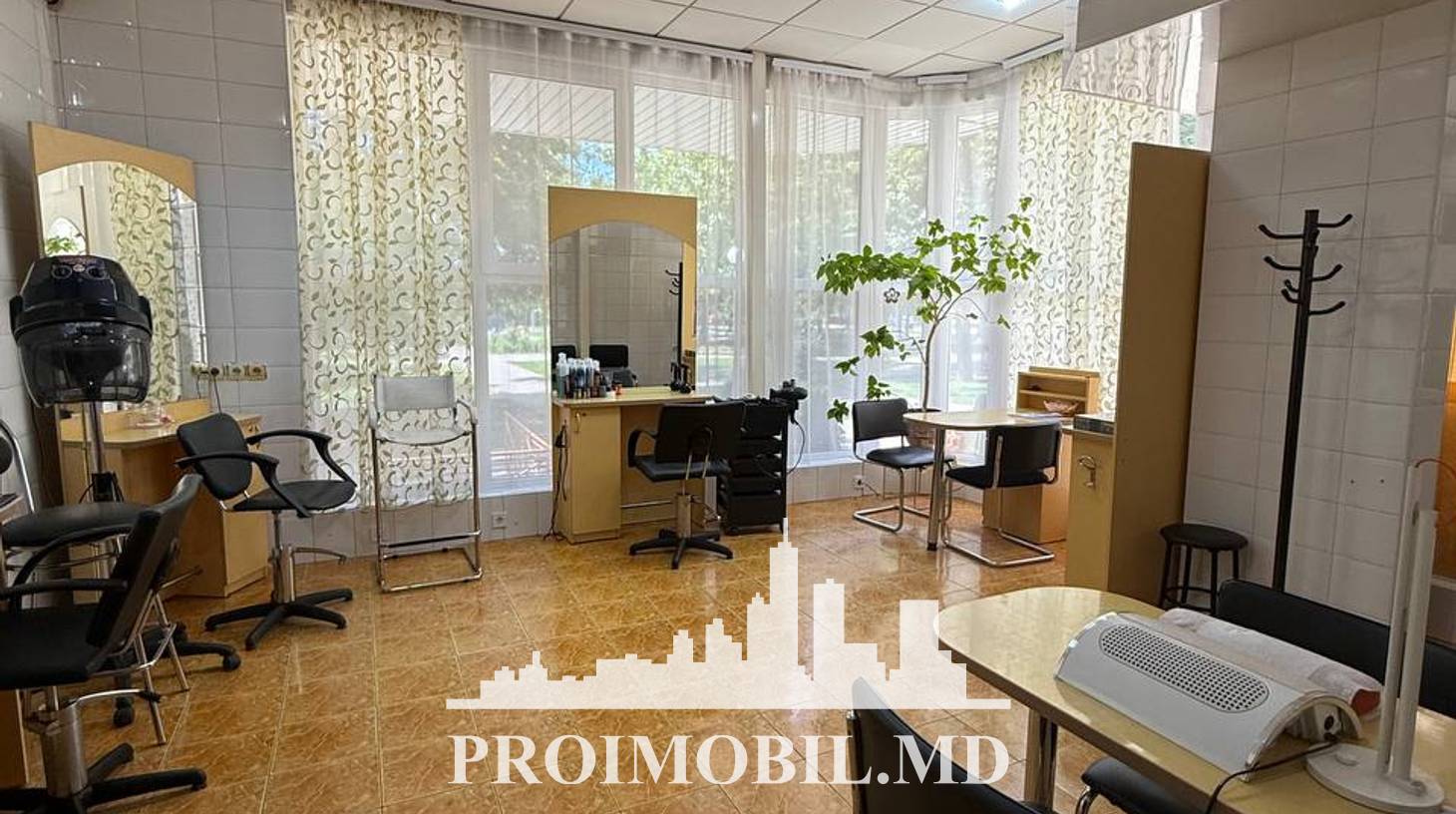 https://images.proimobil.md/uvm7KIij7jywMylNL2W8fJiW5_CYOtaYirZok4pMrhE/watermark:0.75:so:0:30:0.39/resize:fill:1460:816:1/gravity:ce/bG9jYWw6Ly8vZXN0YXRlL2xyLzczNWRlNDEzLWVkZWEtNDY4Ny1hYjNiLTRiNWNlMDc1OGRjYi5qcGVn