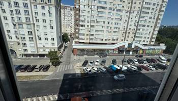 https://images.proimobil.md/uxOQk8eE-CBoSDN-IjdZXJeY-jJKcr1TvhE0XWmhBa0/resize:fill:350:198:1/gravity:ce/bG9jYWw6Ly8vZXN0YXRlL2xyL2M5OTk2ZDQ3LTY0ZjItNDNiNC05NDJjLTAxMTdjNTRmOWU4Ny5qcGVn