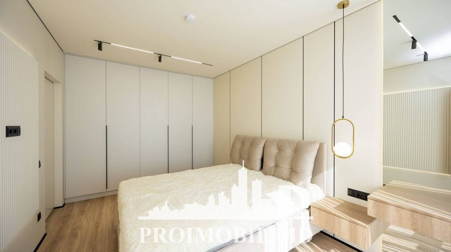 https://images.proimobil.md/uxPSiy8tJcMxk_6F-40zget0iNhE-g-6s4YWCV5Ohz4/watermark:0.75:so:0:30:0.39/resize:fill:1460:816:1/gravity:ce/bG9jYWw6Ly8vZXN0YXRlL2xyLzRiYTBkZWU5LTEzYjctNDgyOC1iYzk2LWMwOTBjNjc1MGNhOS5qcGVn
