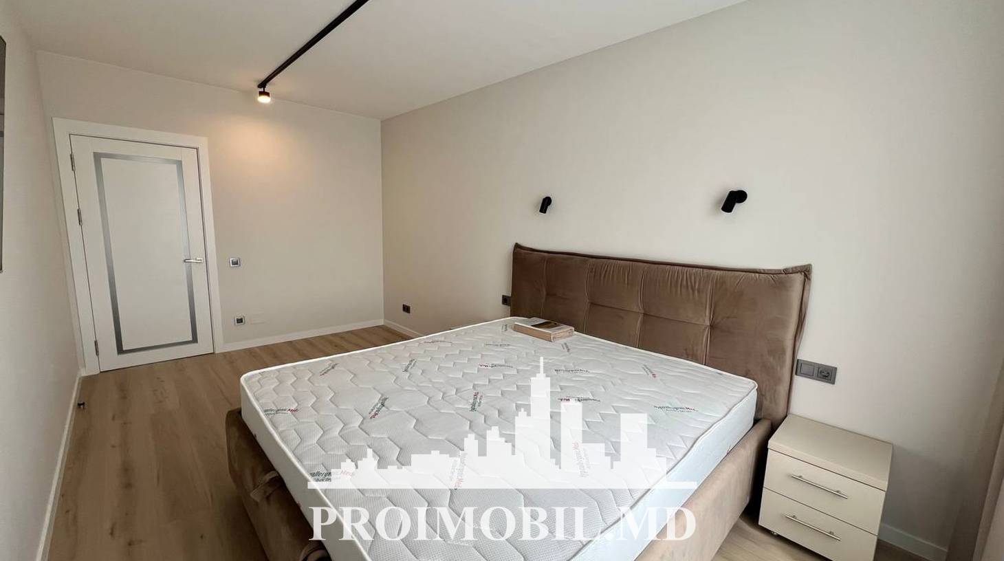 https://images.proimobil.md/uzZR5TgS77blr57UNmhTGRhnpOay1PO0LZUQBLPJ3sk/watermark:0.75:so:0:30:0.39/resize:fill:1460:816:1/gravity:ce/bG9jYWw6Ly8vZXN0YXRlL2xyL2JkNzA5ZWQ0LWI0MWYtNDEyNi1hMWI2LWQ5NDdmYjgwOTQ3ZC5qcGVn
