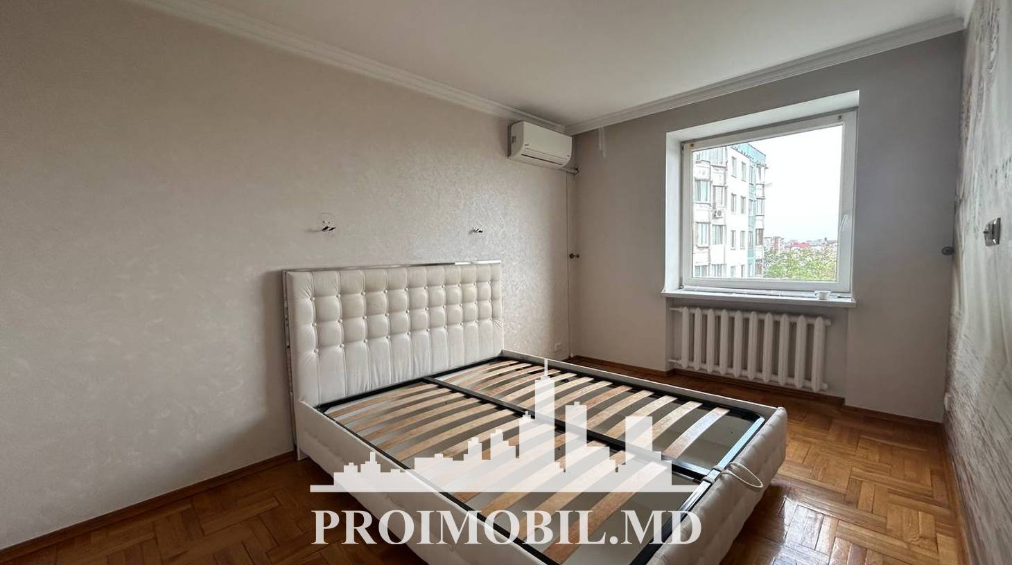 https://images.proimobil.md/v-fwWFWn7rVzQ9Wkg5wQAxwGlXwiljWXH-UNkPKJZVY/watermark:0.75:so:0:30:0.39/resize:fill:1460:816:1/gravity:ce/bG9jYWw6Ly8vZXN0YXRlL2xyLzhhYzkxZWZmLWIxYzMtNGQ4YS04OTNmLTgwMjEyYTlhNmNkNS5qcGVn