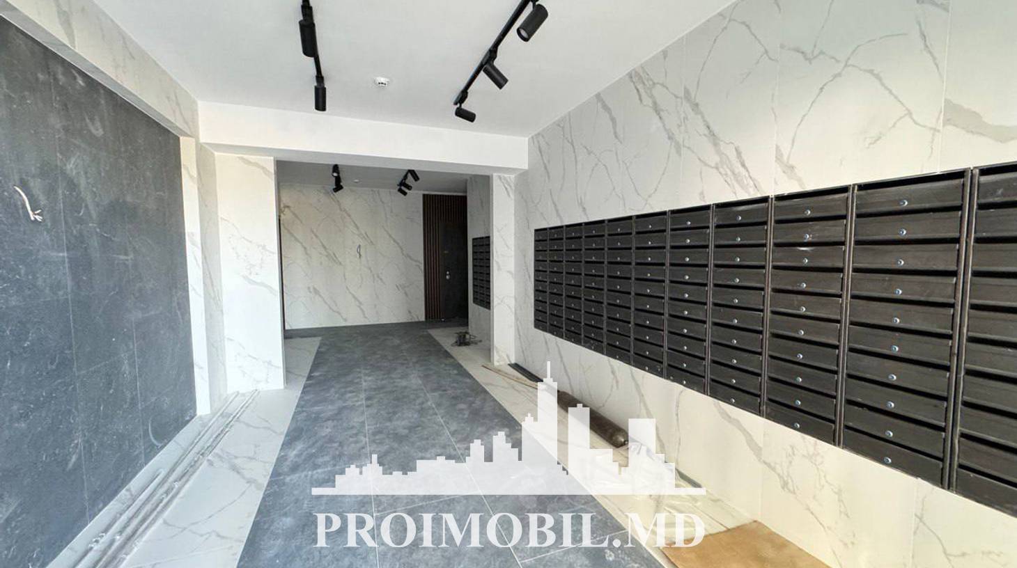 https://images.proimobil.md/v4j7QU2p7X1uoqa8UTh1Ops6q1GVRUhDdlH9kDNiSHc/watermark:0.75:so:0:30:0.39/resize:fill:1460:816:1/gravity:ce/bG9jYWw6Ly8vZXN0YXRlL2xyL2UwNGE4YTFhLWVmYzUtNDM0NC1iNDBkLTgwMzVjNDdhOTY1MS5qcGVn