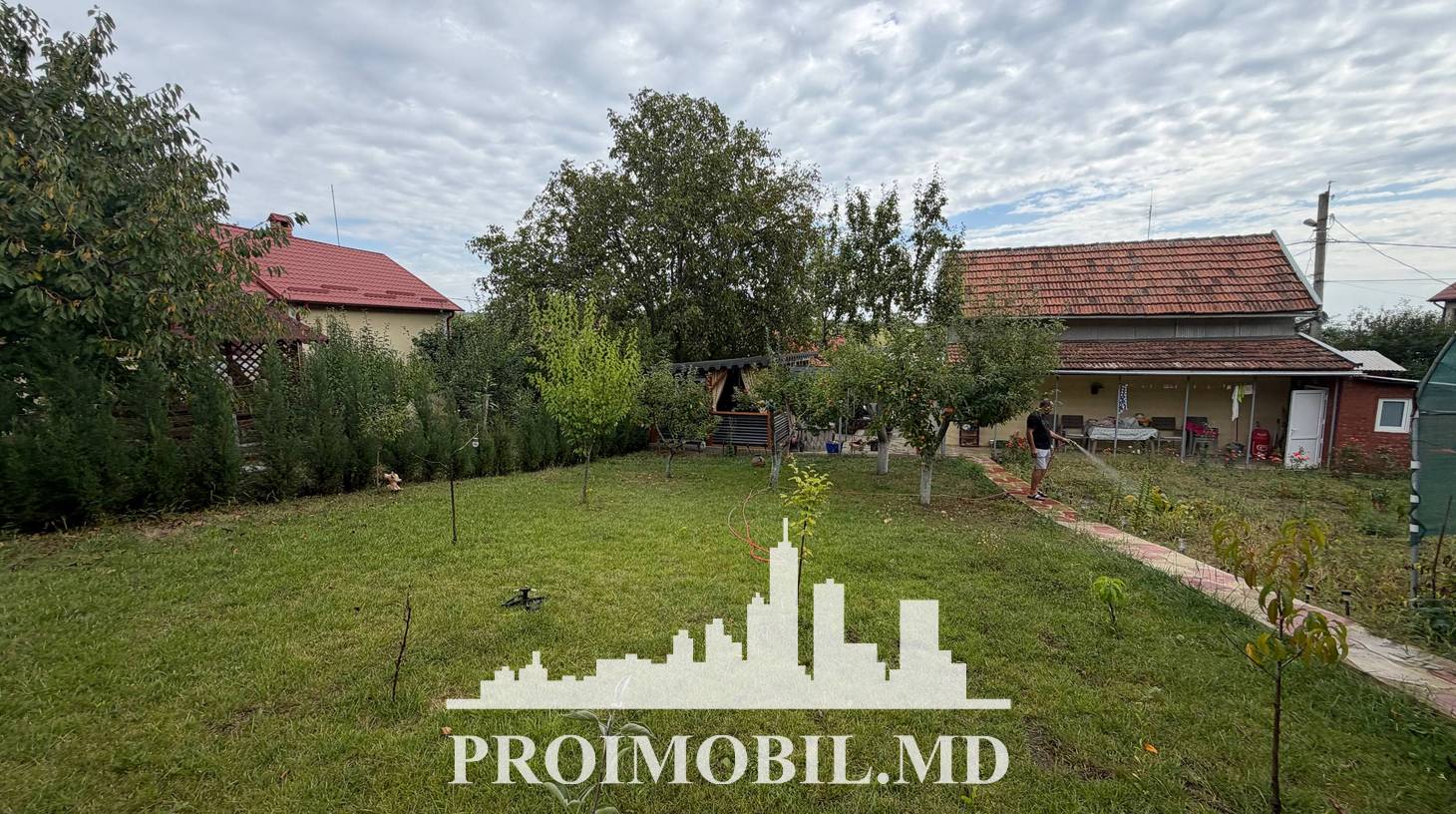 https://images.proimobil.md/v77tFCJcdDhB45kqhuBhZo4DL054l0xEzyoTNr0XJb8/watermark:0.75:so:0:30:0.39/resize:fill:1460:816:1/gravity:ce/bG9jYWw6Ly8vZXN0YXRlL2xyLzcyOGExZGI1LTA1OGEtNDUwOS1hMTRkLTE2Y2Q0ZjFhYTQ1MS5qcGVn