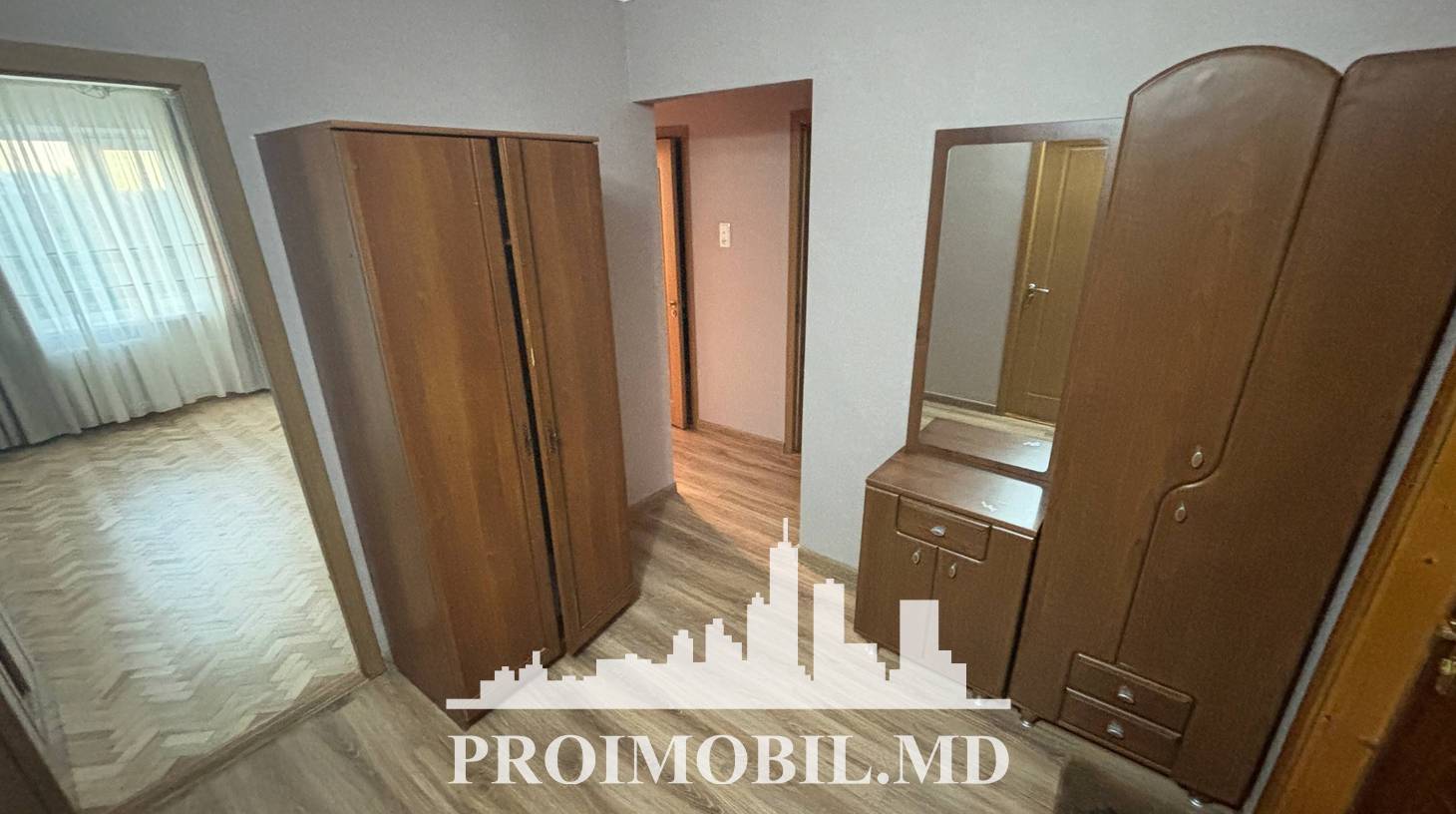 https://images.proimobil.md/v9a4F9iswLv48ZJigfzowAiMtEPrB5xyHRwtVMGBv2s/watermark:0.75:so:0:30:0.39/resize:fill:1460:816:1/gravity:ce/bG9jYWw6Ly8vZXN0YXRlL2xyL2U0MDFjNDYxLTgzN2MtNDAyMi1iMmU0LTg3ZTljMTU5ZjI0ZS5qcGVn