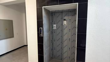 https://images.proimobil.md/vAiFHoIGW-zER1KJiwf0tzNgQA6m50s3uX88lv9ln94/resize:fill:350:198:1/gravity:ce/bG9jYWw6Ly8vZXN0YXRlL2xyLzJhYzA3MWQ0LTgzNmUtNDk0MS05ODYzLWI0ZDVjMmE3OTFiZC5qcGVn
