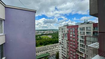 https://images.proimobil.md/vAxmgx6ofmzSAcMrvkAstAGaDd3NzZUWPhrV_IHURUk/resize:fill:350:198:1/gravity:ce/bG9jYWw6Ly8vZXN0YXRlL2xyLzYzMzcxNGQ2LTg0MWYtNGRhMS1hYjJkLTNiZDZiODcwM2Q1OS5qcGVn