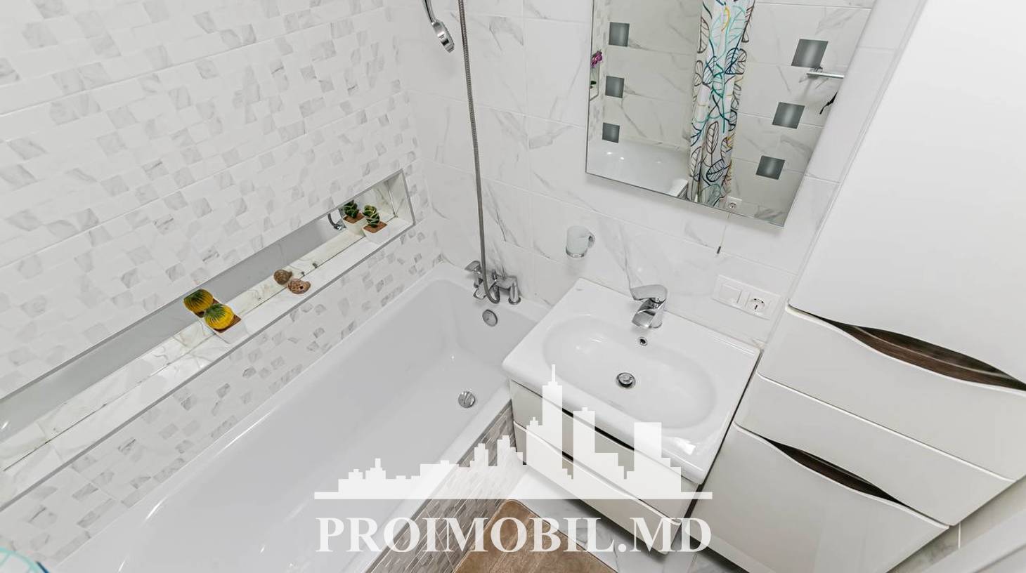 https://images.proimobil.md/vB6WZfgD8FLpf_vG2KqF0MDlvL5WXo4j0beKdCvQCr4/watermark:0.75:so:0:30:0.39/resize:fill:1460:816:1/gravity:ce/bG9jYWw6Ly8vZXN0YXRlL2xyLzg0NmFiMWEzLTlmNjctNDI5NS1hNzdhLTYwOTJmYzBmMDhkZC5qcGVn