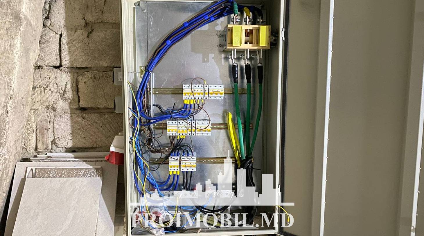 https://images.proimobil.md/vBYURVdx6IfUf5Xz_4nst9_PYFNgWTI9Nd55NH0-qac/watermark:0.75:so:0:30:0.39/resize:fill:1460:816:1/gravity:ce/bG9jYWw6Ly8vZXN0YXRlL2xyLzE3YWRkMDhhLWIxMjMtNGU3Yi05YmNhLTRlNWZmNDMwY2RlYy5qcGVn