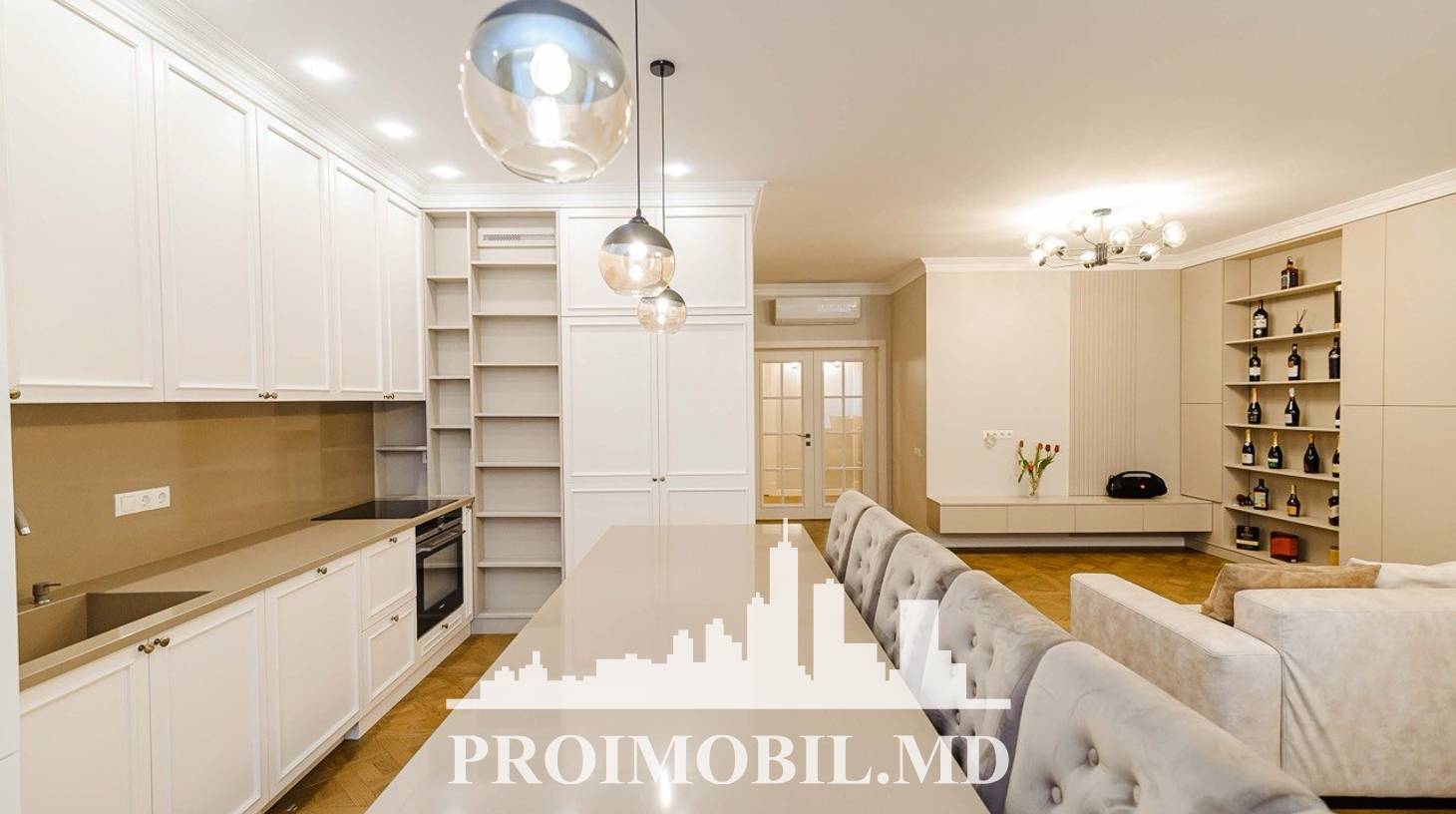 https://images.proimobil.md/vDrXEtiBFEHyprT96tXEUn3ZxUv0-8R0U0QR4zp6kOc/watermark:0.75:so:0:30:0.39/resize:fill:1460:816:1/gravity:ce/bG9jYWw6Ly8vZXN0YXRlL2xyLzgwNjFiNDM4LWY5MTktNDk4MC05NmNjLTE0ODMxMjFlOTE0MS5qcGVn