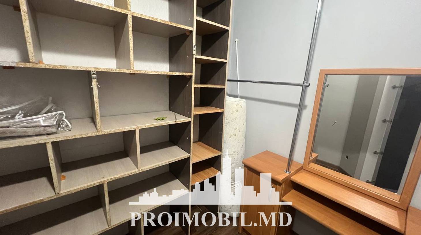 https://images.proimobil.md/vHR8Y8ayvm0yMNsziHClk_Y53yNnLk2A-rrLC-u_0qE/watermark:0.75:so:0:30:0.39/resize:fill:1460:816:1/gravity:ce/bG9jYWw6Ly8vZXN0YXRlL2xyLzBkYWMzNmE2LWI0MzctNDhhYy1hNzZmLWY0MzA1OGMwN2I1OS5qcGVn
