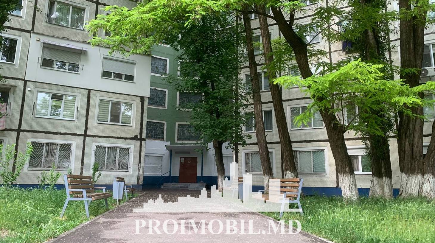 https://images.proimobil.md/vLEmmjkRcrv59qvOTLFYiPQ5i2P333EMwZVNJGahBrc/watermark:0.75:so:0:30:0.39/resize:fill:1460:816:1/gravity:ce/bG9jYWw6Ly8vZXN0YXRlL2xyL2E2MjAzZDI0LTE1ZWUtNGEzZS1hN2UzLWM4NGI2NjJmNjE0Yy5qcGVn