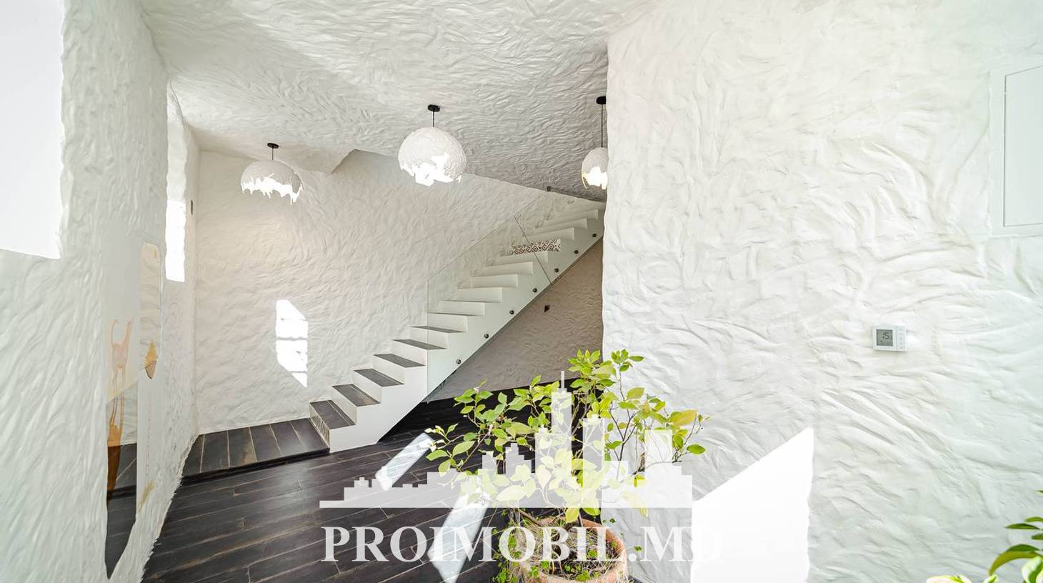 https://images.proimobil.md/vNWUY_9x-oNn7SWNCQolmBL3Z0YMU-rvKCihkpUezi0/watermark:0.75:so:0:30:0.39/resize:fill:1460:816:1/gravity:ce/bG9jYWw6Ly8vZXN0YXRlL2xyLzc2MmE3ZjQxLThiOTktNGU3My1iMzUyLWJiMGYyMjgxMzY5Mi5qcGVn