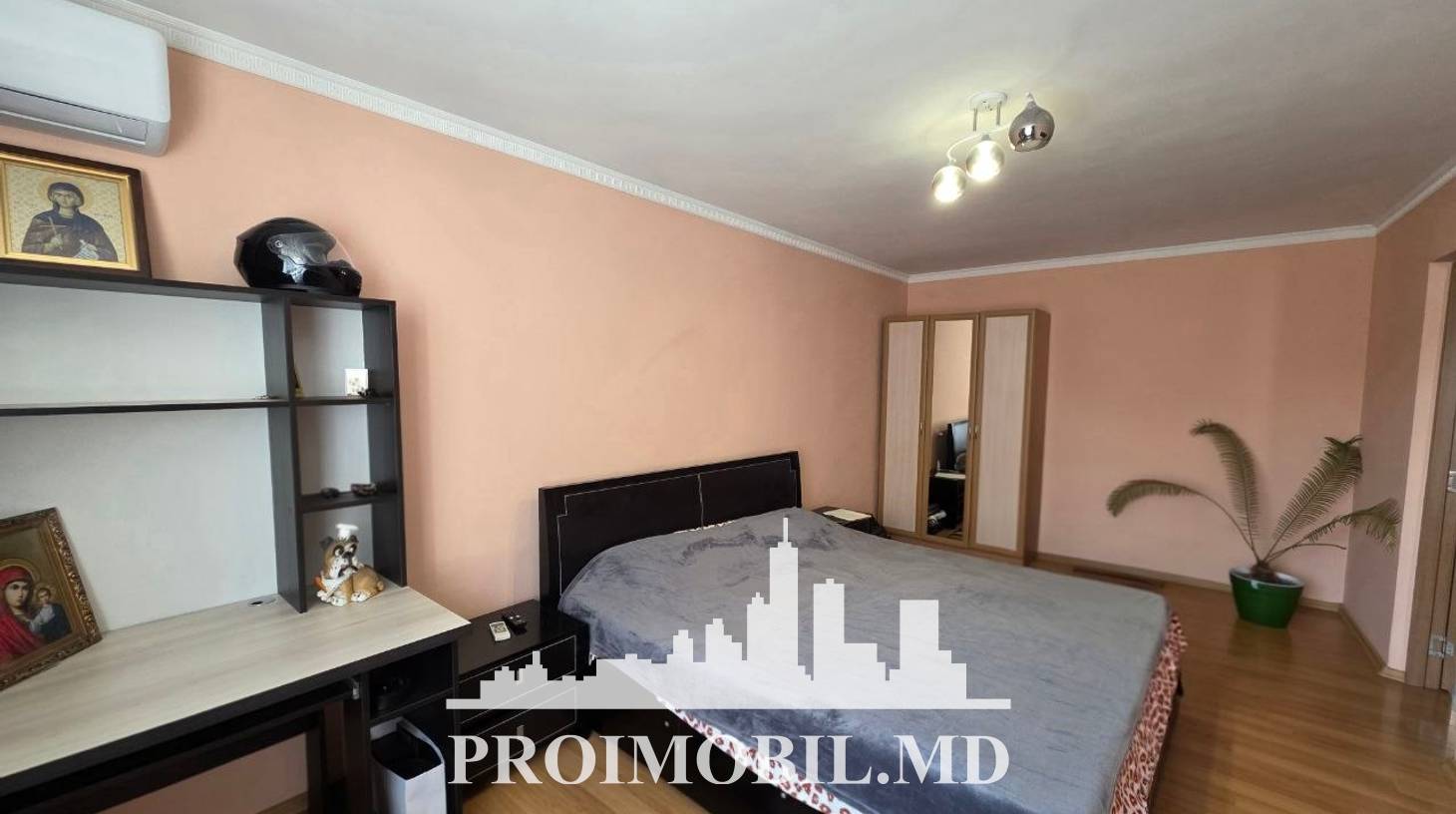 https://images.proimobil.md/vOb9YblWnlh-DyIQo3LCSpEme85y-1R_yFglevE1CE8/watermark:0.75:so:0:30:0.39/resize:fill:1460:816:1/gravity:ce/bG9jYWw6Ly8vZXN0YXRlL2xyLzJiMWFlZWI1LWU3ZjktNGIyYy05MmUyLTM0ZTFlOWYxZWQ1OC5qcGVn