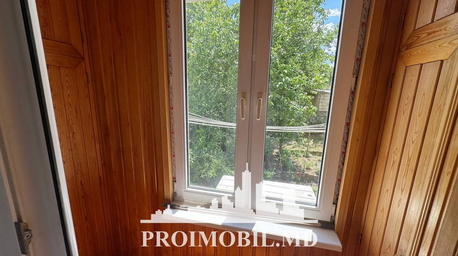 https://images.proimobil.md/vQmamY2Zpe_ppdw-unxG4yesIHJ9TPIj6JBEUNrS8vs/watermark:0.75:so:0:30:0.39/resize:fill:1460:816:1/gravity:ce/bG9jYWw6Ly8vZXN0YXRlL2xyLzQ3NWNhYTA5LWIxMDctNDcwNy1hNjk2LTQ2OTI5NjRmYjRjYS5qcGVn