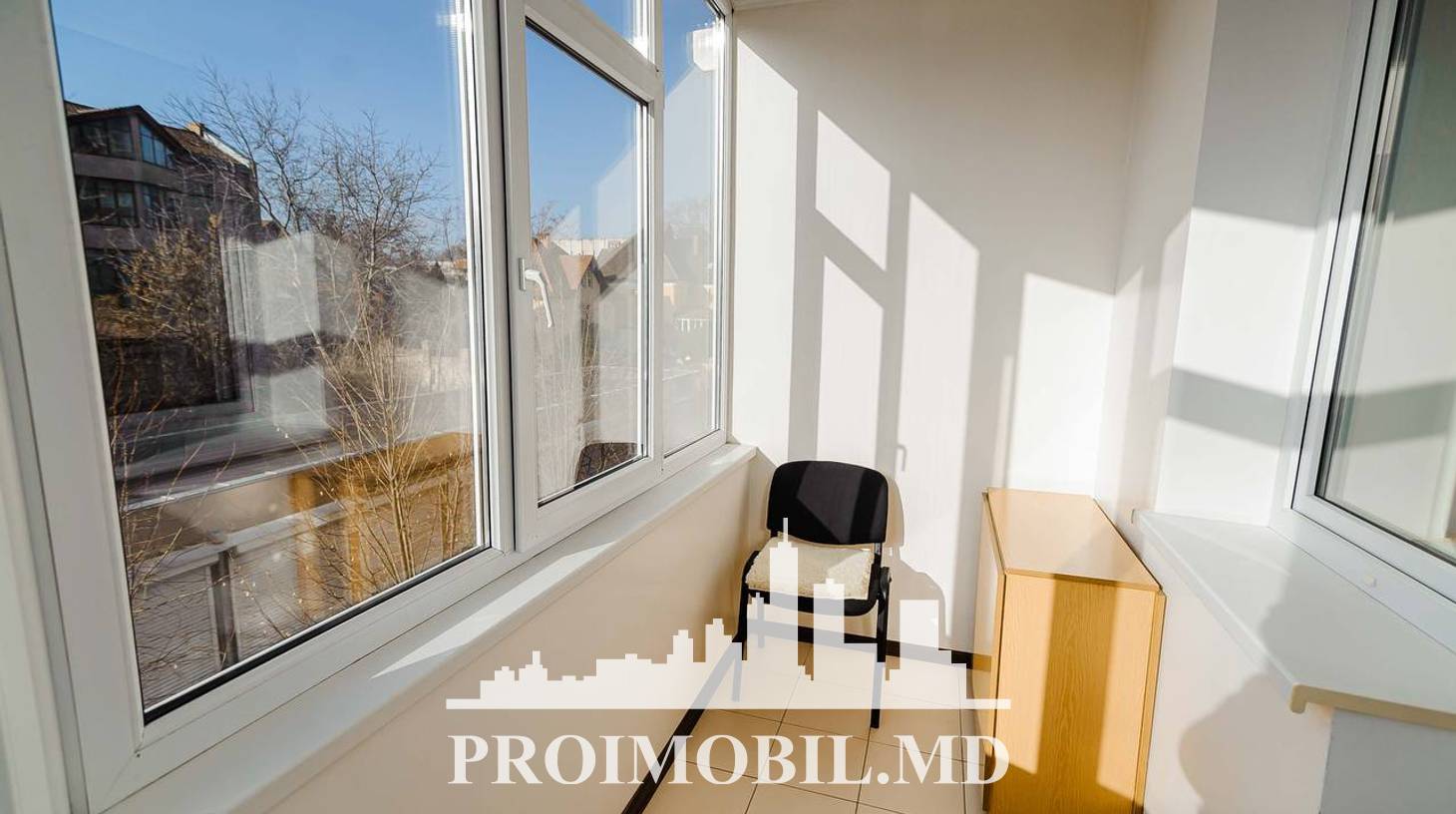 https://images.proimobil.md/vTdi2mIvpxplSwdXxgCtyrfH1Qi_w5J_TF-P6hqA-RY/watermark:0.75:so:0:30:0.39/resize:fill:1460:816:1/gravity:ce/bG9jYWw6Ly8vZXN0YXRlL2xyL2Q5NGY2NWU2LTY2YTktNGM3ZS1hNzRhLTcyMDdiNmQ5N2IwYi5qcGVn