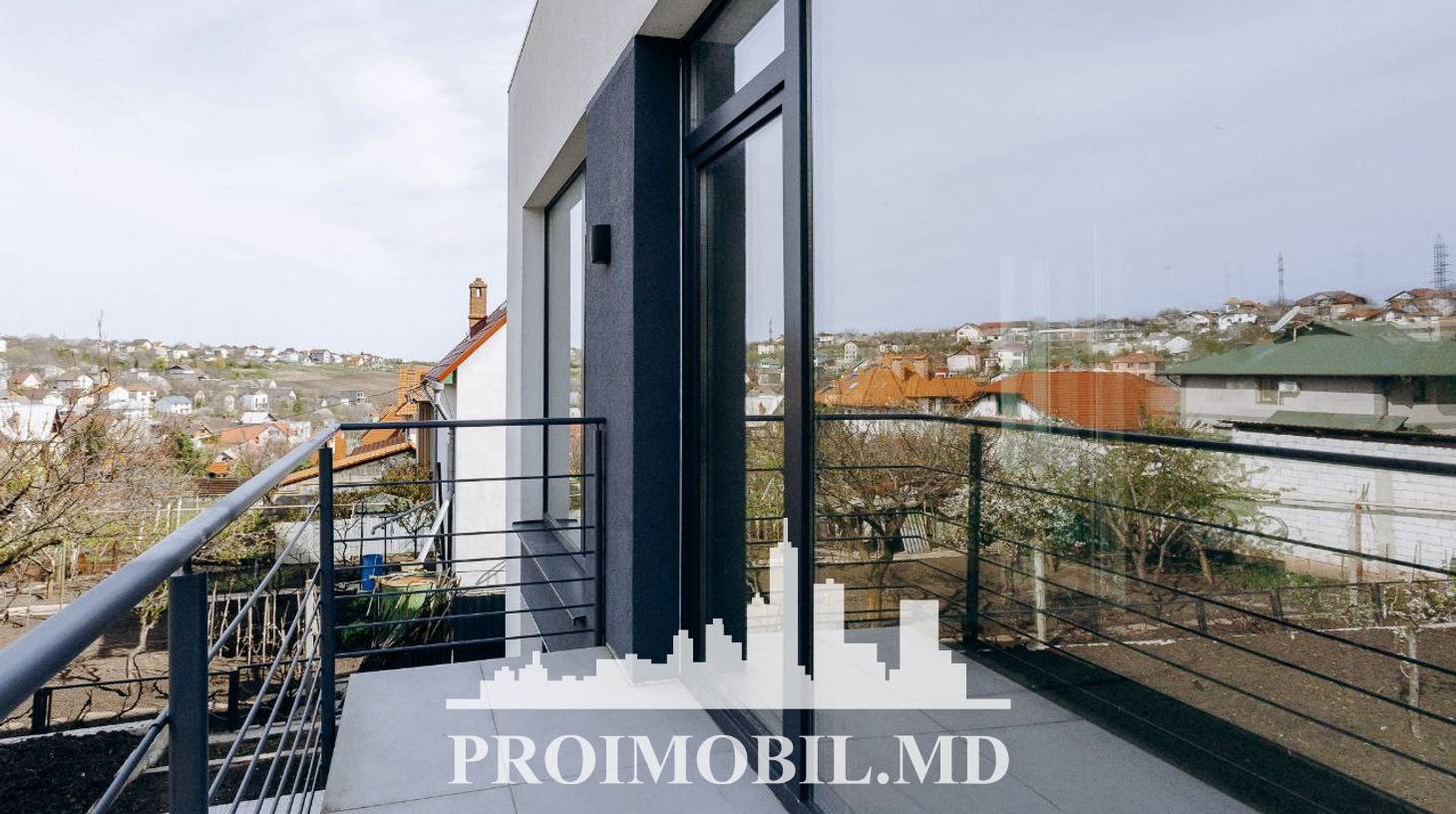 https://images.proimobil.md/vUSTxF8qVSiLg_5kAibxzJH1qltclaB5QqhvEpOZs6c/watermark:0.75:so:0:30:0.39/resize:fill:1460:816:1/gravity:ce/bG9jYWw6Ly8vZXN0YXRlL2xyLzVlNmNlYzU2LTFkYjUtNGI5NC05N2EzLWY1MTcxM2E5NTc1My5qcGVn