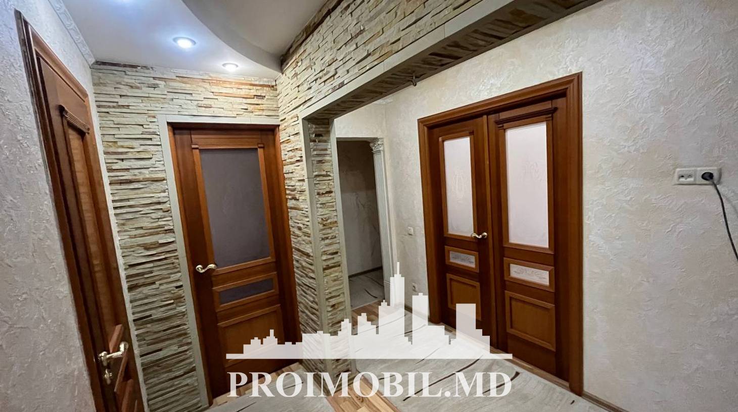 https://images.proimobil.md/vV8aPqxxXBc94Ow7JHFBizx2u-4ajrBe7BWtq4KMbgo/watermark:0.75:so:0:30:0.39/resize:fill:1460:816:1/gravity:ce/bG9jYWw6Ly8vZXN0YXRlL2xyLzU5NjgyZDk3LTVjMjUtNDA4MC05ODcxLTViZmY1OTNhNjAwZC5qcGVn