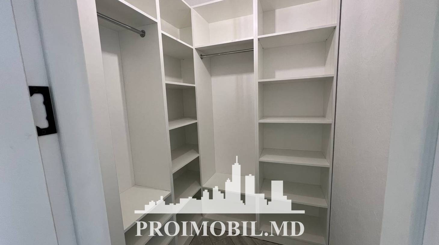 https://images.proimobil.md/vVvLO9fnIivdMAg6ypFOy5QQxcjZKaWxS10sTYfThEA/watermark:0.75:so:0:30:0.39/resize:fill:1460:816:1/gravity:ce/bG9jYWw6Ly8vZXN0YXRlL2xyL2Y0NmNkMzNmLTA3MDgtNDk3NC1hODAxLWJmOWM2YzkwN2IyYS5qcGVn