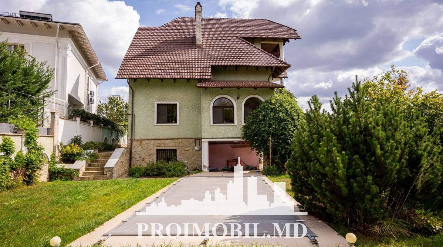 https://images.proimobil.md/vW7kFOLG8n73fIb1im1Eg0GVKcXFFaYLqh_H9KysuBc/watermark:0.75:so:0:30:0.39/resize:fill:1460:816:1/gravity:ce/bG9jYWw6Ly8vZXN0YXRlL2xyLzk3NGIxYTc0LTA3YTMtNGFmYS05YzNhLWY4NzE2Y2I4NGE3NC5qcGVn