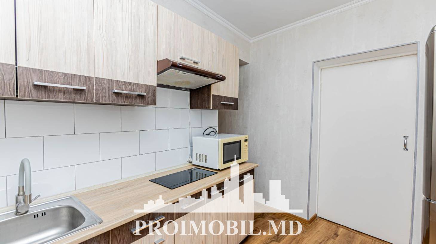 https://images.proimobil.md/vZHmORmj6FIkDBEohKAoeqHLQXORKVteTcSx1AJ4l-g/watermark:0.75:so:0:30:0.39/resize:fill:1460:816:1/gravity:ce/bG9jYWw6Ly8vZXN0YXRlL2xyL2U2N2IzYjFjLTE3MmMtNDc4Zi1hZjBmLWMxZjk1MmVmYzUxNC5qcGVn