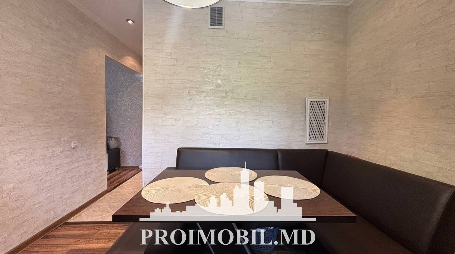 https://images.proimobil.md/v_FgYShe0h0Y62n4qGMO2FNW9Pi9v4dBbN0IZWz-ndg/watermark:0.75:so:0:30:0.39/resize:fill:1460:816:1/gravity:ce/bG9jYWw6Ly8vZXN0YXRlL2xyLzVmMmQwYjk1LTU0NGQtNDY2Mi04ZmE2LWFiMmEzZDcxMjk5Mi5qcGVn