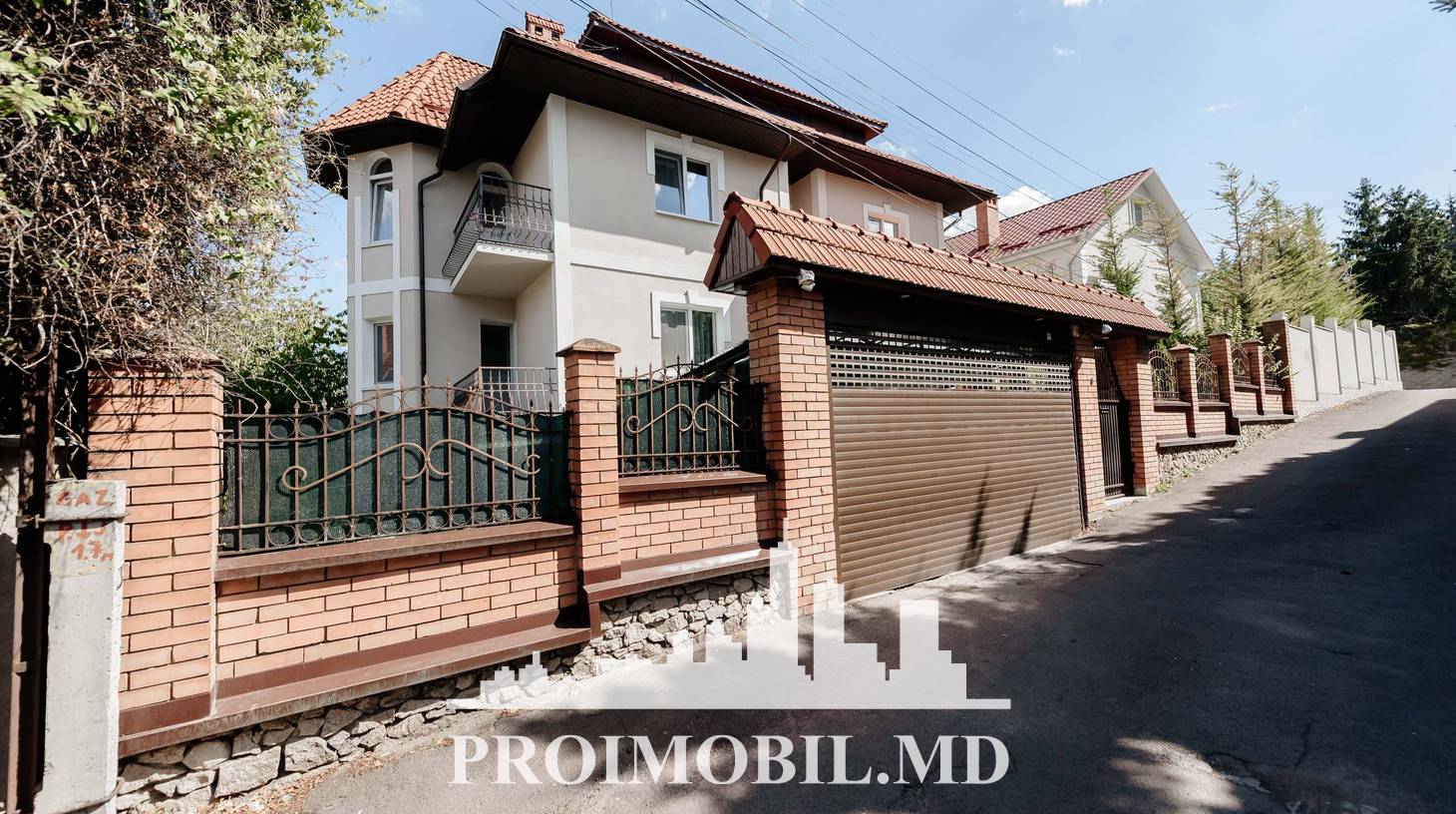 https://images.proimobil.md/v_IEAU2uj0VESrcdu_U90q3eXReatQwgCvd6JWS2LqI/watermark:0.75:so:0:30:0.39/resize:fill:1460:816:1/gravity:ce/bG9jYWw6Ly8vZXN0YXRlL2xyLzM0ZTNlYjM2LWQ2YzctNDIzYS1hZDkzLWJmNjAwMmIwZmYxMi5qcGVn