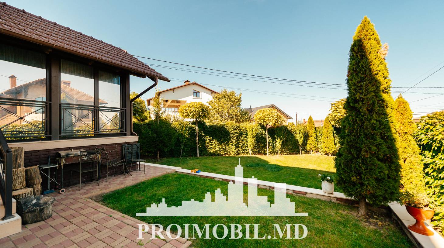 https://images.proimobil.md/v_l9rUuLF5slJlzgmFEjwAwC0PFl2-gG9m4sQnDBhgg/watermark:0.75:so:0:30:0.39/resize:fill:1460:816:1/gravity:ce/bG9jYWw6Ly8vZXN0YXRlL2xyL2YwYzEwMmZlLWUxOTEtNDMxOS04ZTgyLThhNGI0ZjY3ZjdiMS5qcGVn