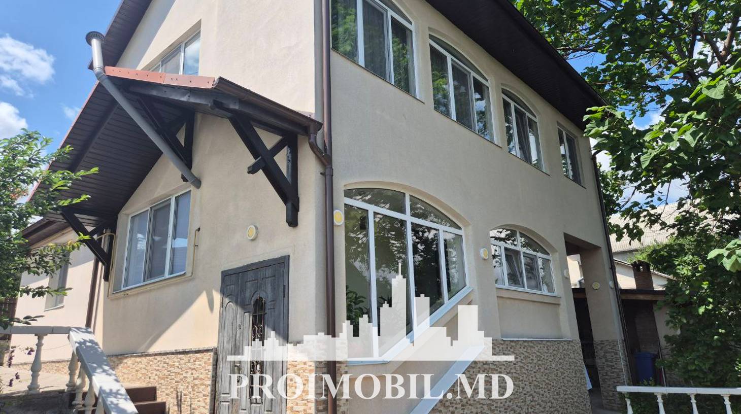 https://images.proimobil.md/vq9IGyn5xzLMBoO5ipK284_z5JjcNQFmO_cZYslujV8/watermark:0.75:so:0:30:0.39/resize:fill:1460:816:1/gravity:ce/bG9jYWw6Ly8vZXN0YXRlL2xyLzQ1NzU4N2UxLTNlNzgtNDIwZi05MjNmLTExNTBmNTE2ODBkOS5qcGVn