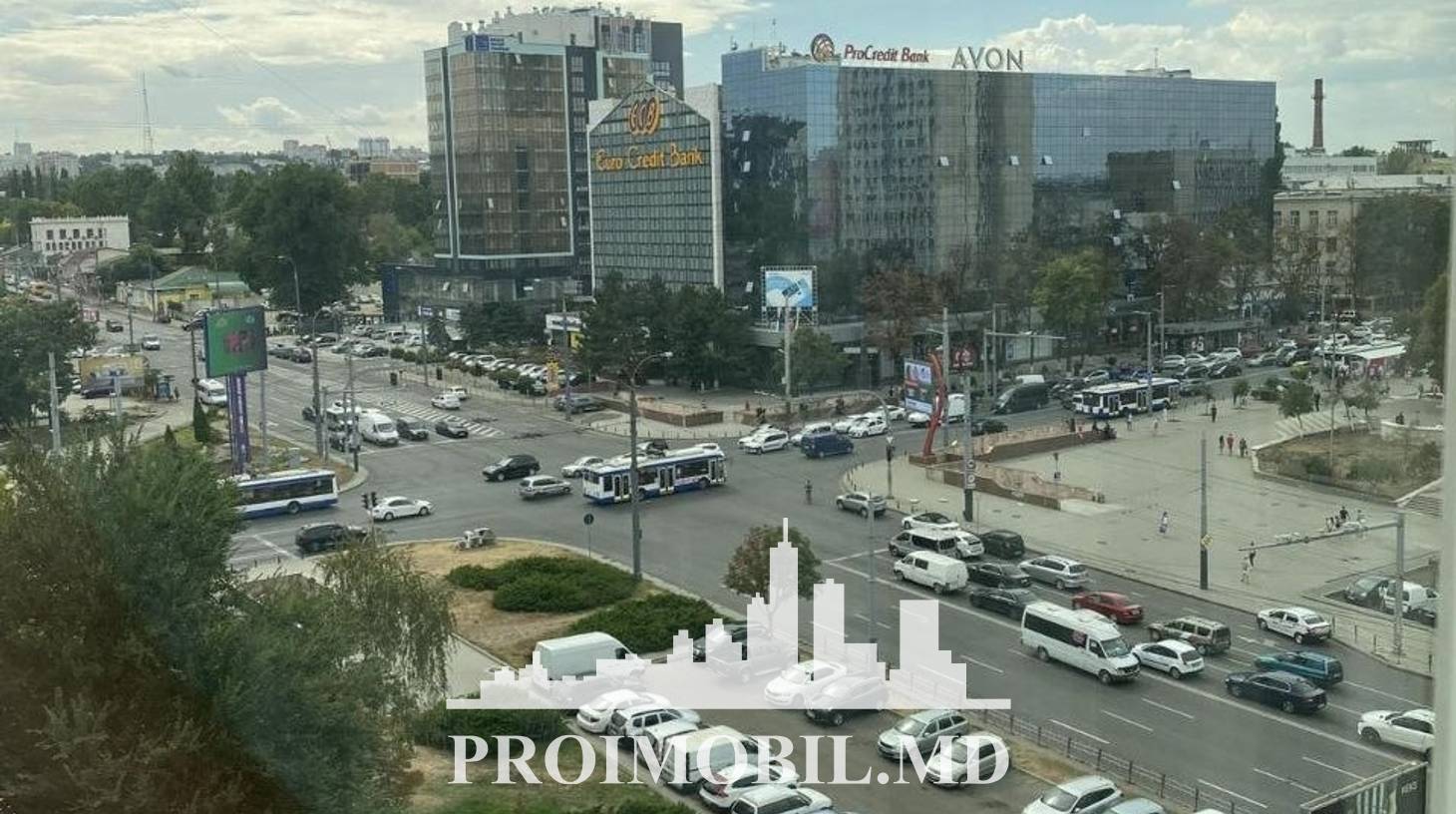 https://images.proimobil.md/vrh1gQGIuJtyad4yt-Yfyeolbr_fLhmntpaxvCehOPU/watermark:0.75:so:0:30:0.39/resize:fill:1460:816:1/gravity:ce/bG9jYWw6Ly8vZXN0YXRlL2xyLzQwZDU5MWVhLTM3OGQtNGRlMC1hYzlkLWNkNjEzYzNhYjg3Zi5qcGVn